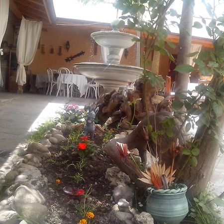 Family Hotel The Castle شومن المظهر الخارجي الصورة