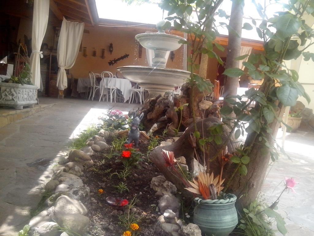 Family Hotel The Castle شومن المظهر الخارجي الصورة